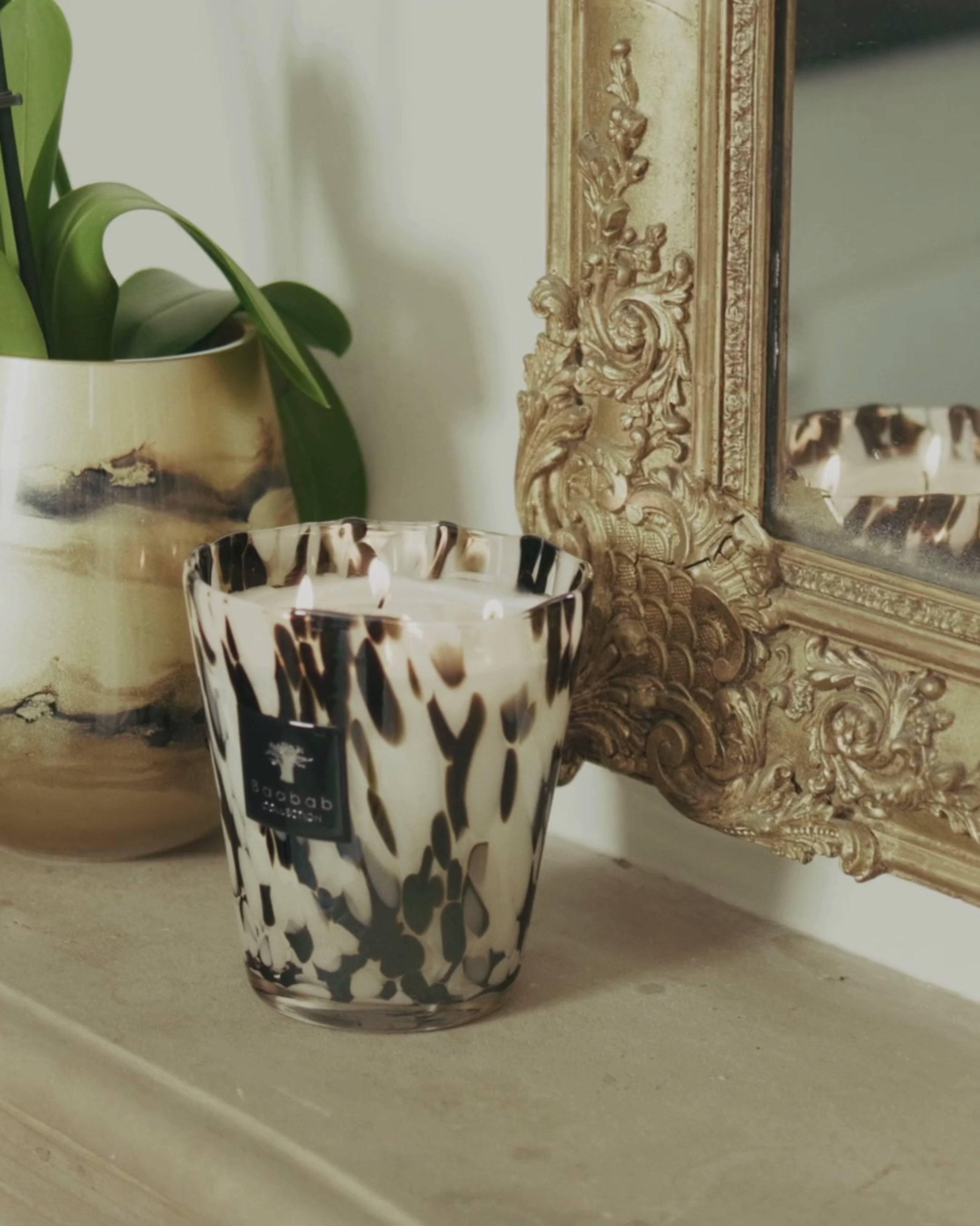 Pearl Black Scented Candle